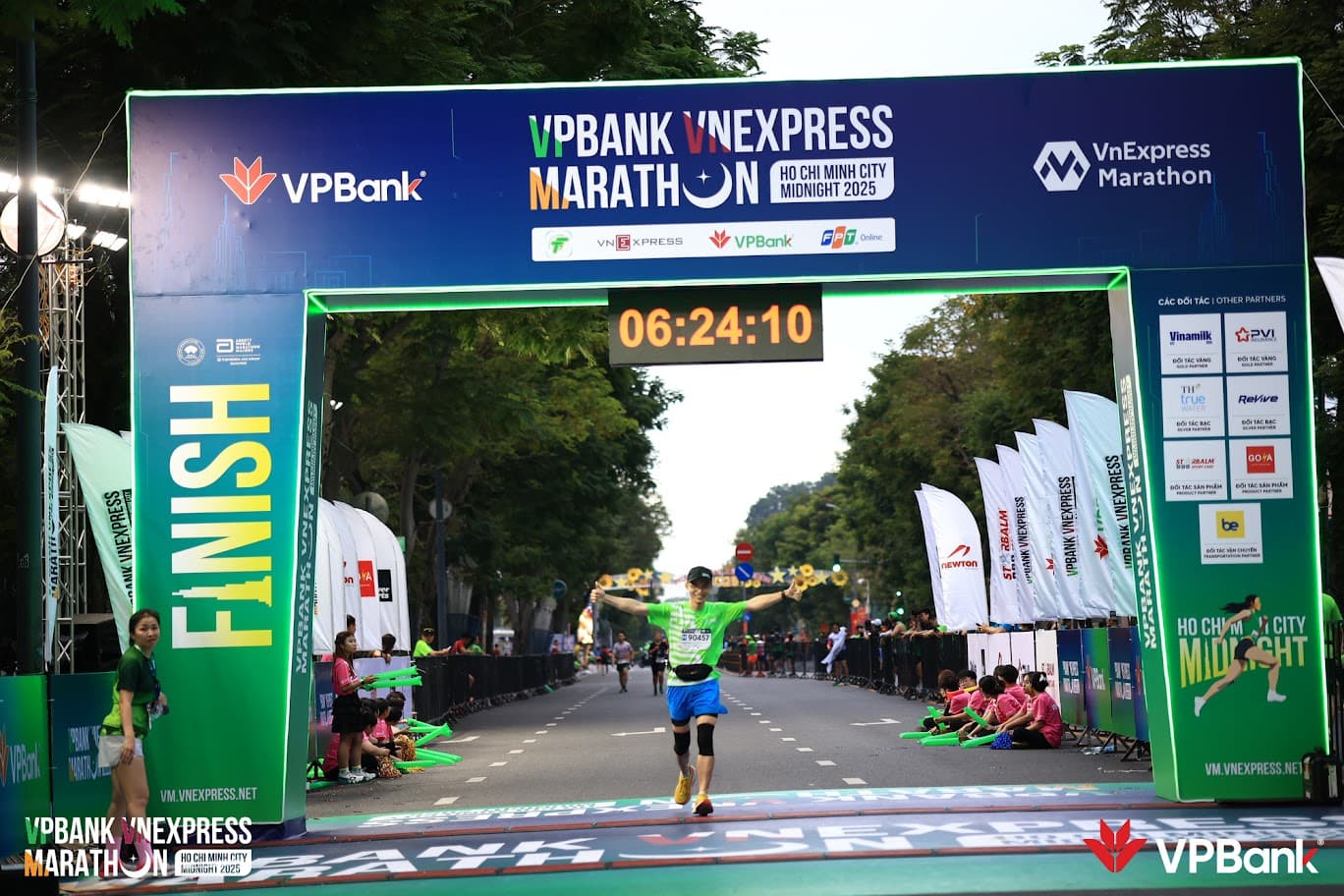 Về đích VPBank VnExpress Marathon